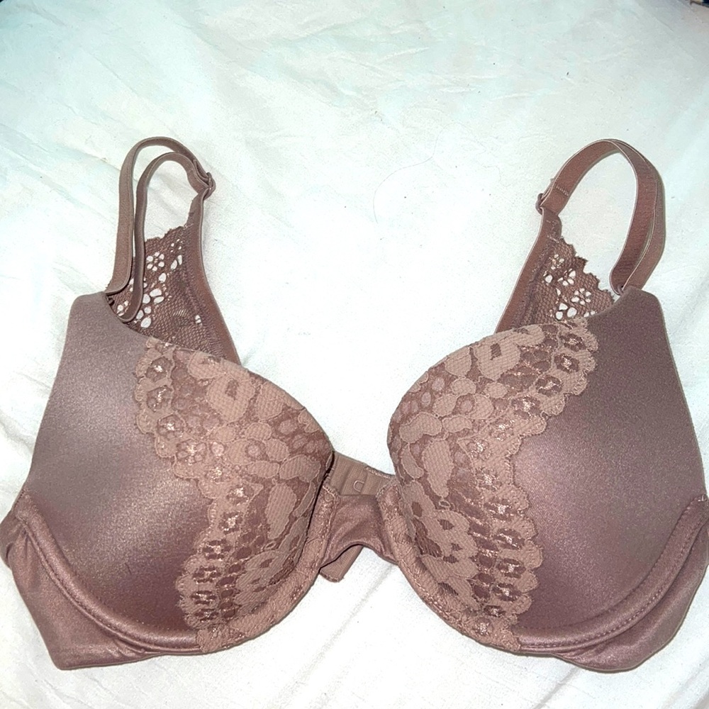 Victoria Secret push up bra. Did not fit me